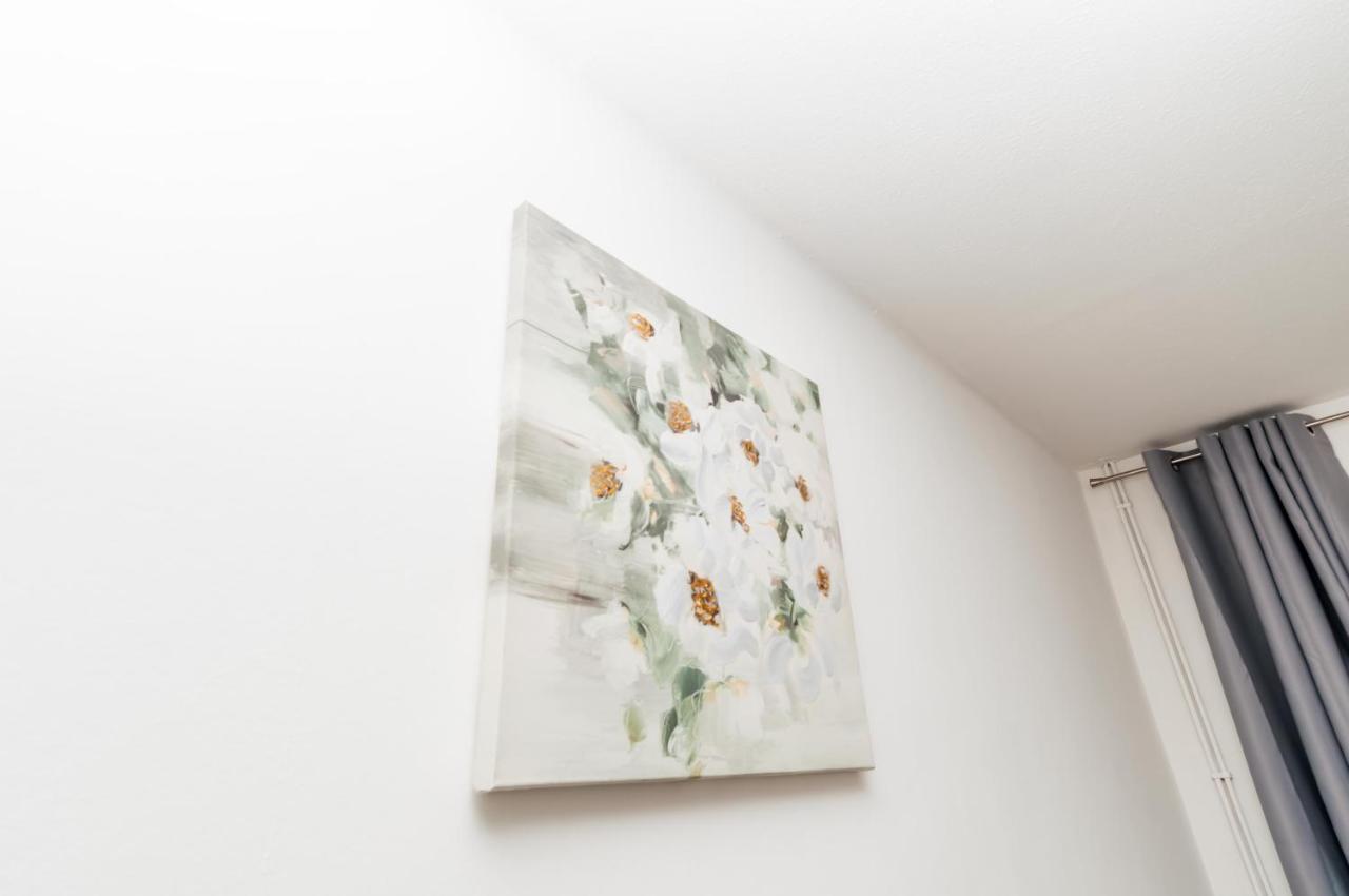 2 Bed Apartment-5 Guests - Business-Relocation-Parking - The Brighton Short Stay & Serviced Apartments Eksteriør billede