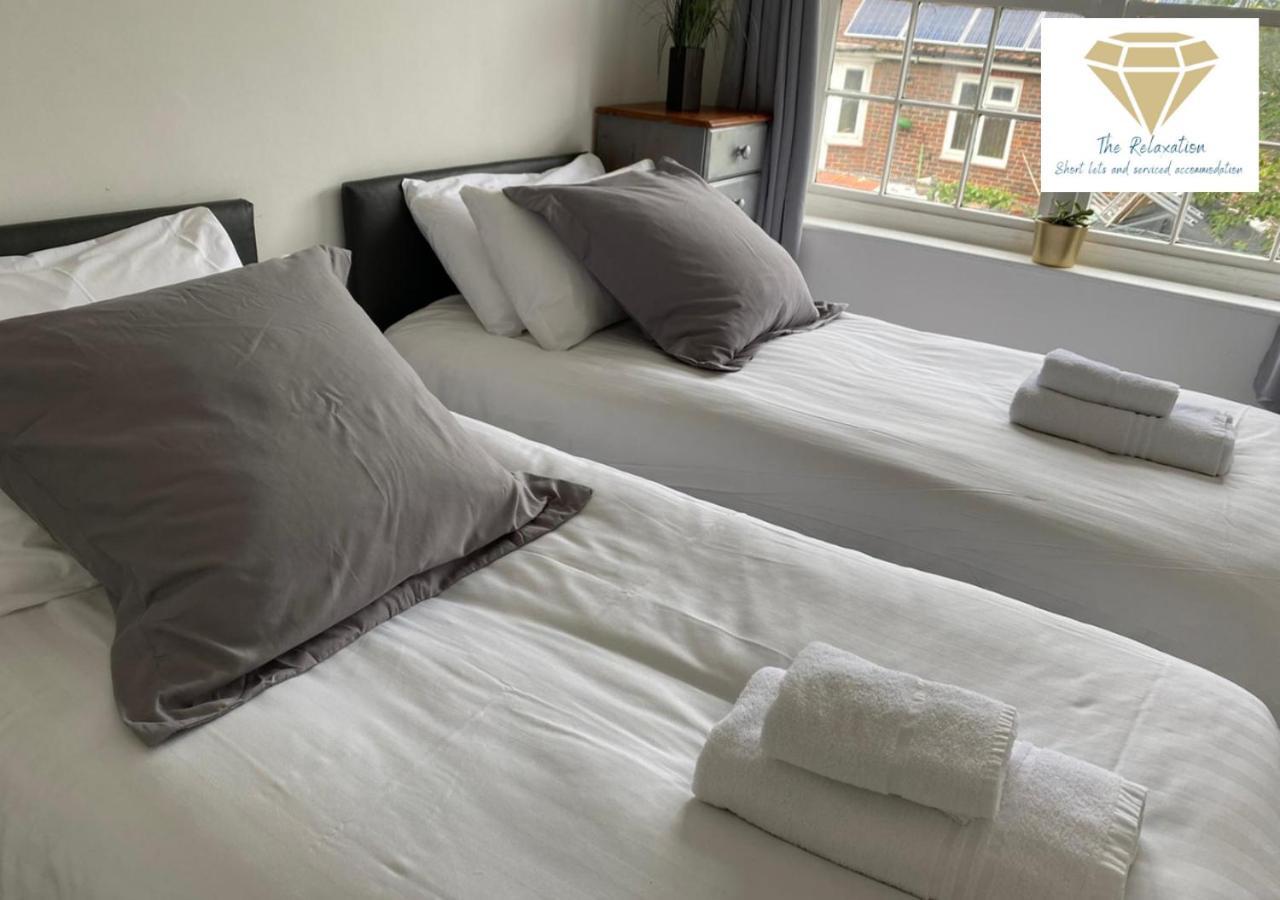 2 Bed Apartment-5 Guests - Business-Relocation-Parking - The Brighton Short Stay & Serviced Apartments Eksteriør billede