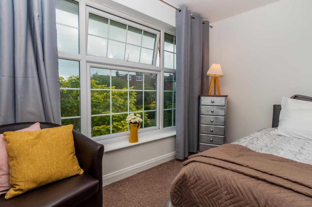 2 Bed Apartment-5 Guests - Business-Relocation-Parking - The Brighton Short Stay & Serviced Apartments Eksteriør billede